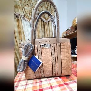 NWT Adrienne Vittadini Shoulder/Handbag; Large Sz;Tan Color;Top Zipper, Lined$80